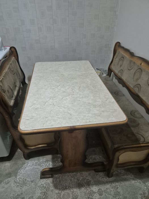 Продаю кухонный уголок , прочный, 900.000 сум