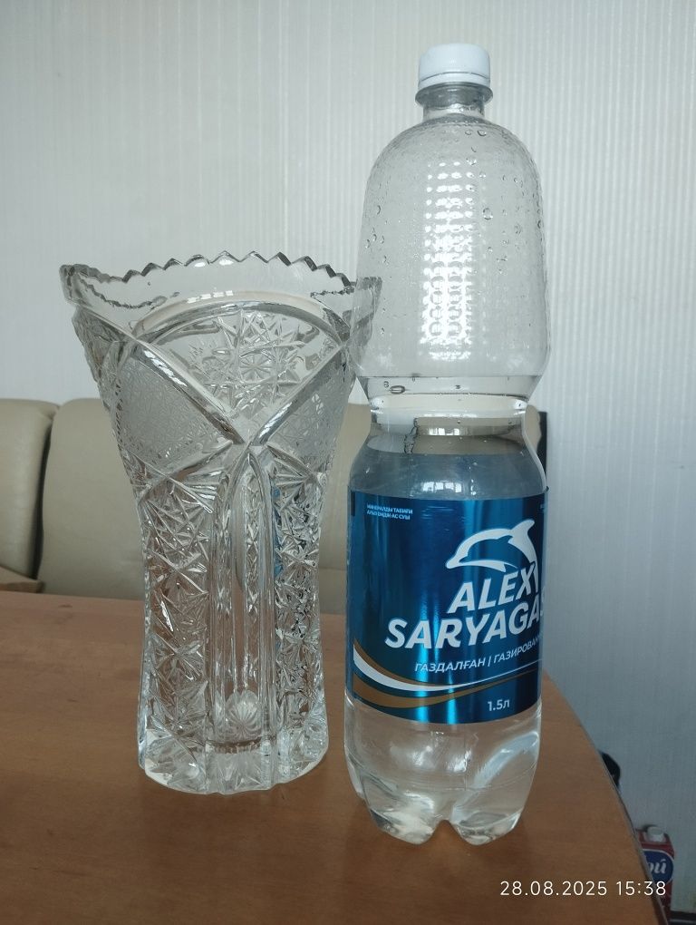 Продам хрустальную вазу