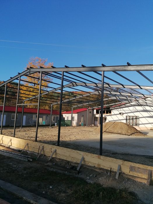 Vând hala metalica