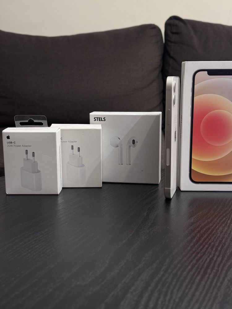 iPhone 12, бял, 64GB – много запазен + подарък!