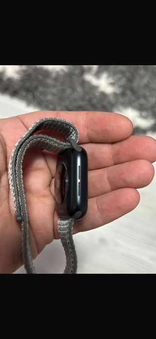 Vand doua apple watch :se si seria 6