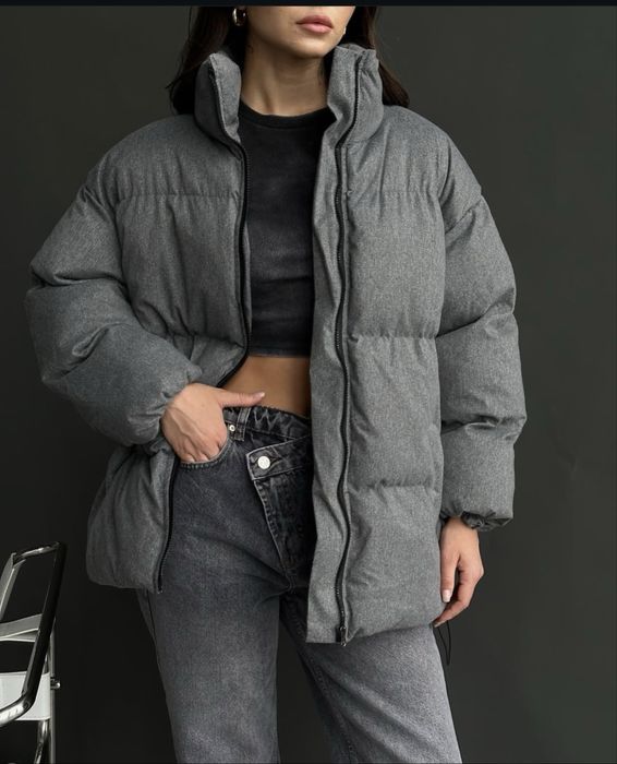 Теплую спортивную куртку срочно продам