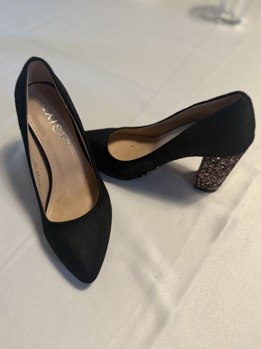 Pantofi eleganți cu toc cu sclipici, mărimea 36, stare excelentă