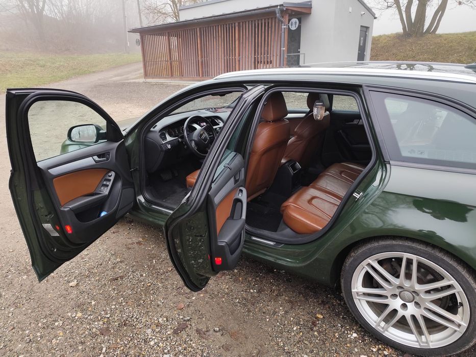 Audi A4 anul 2011