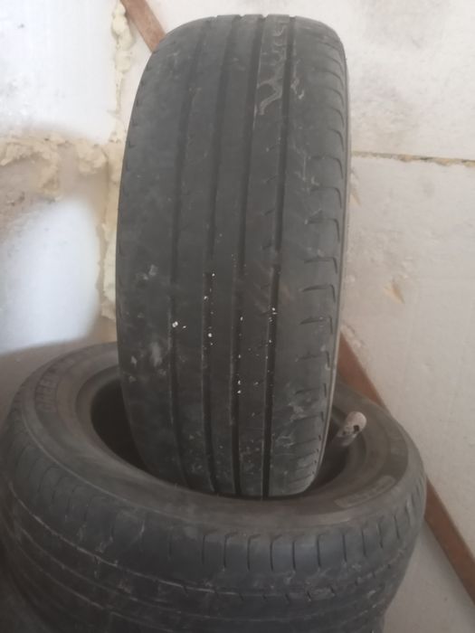 Продам шины на автомобиль  б/у.
