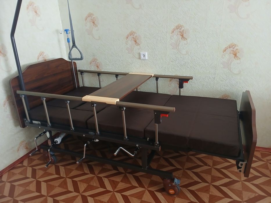 Медицинская кровать для лежачих больных