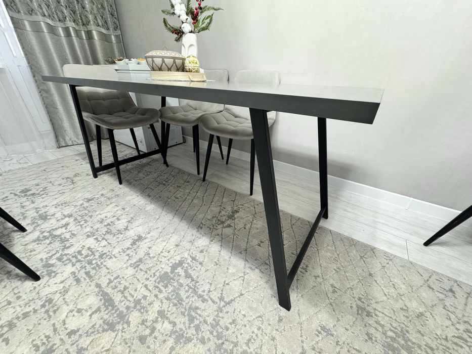 Продам стол для кухни или гостиной