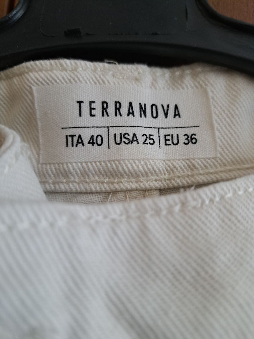 Бели дънки Terranova рр 36, нови