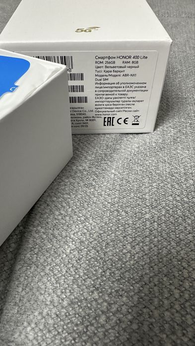 Honor 400 8/256 holati yengi