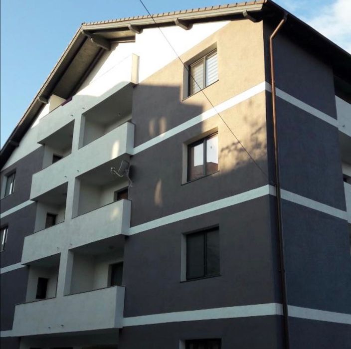Vând apartament decomandat 2 camere zona Confecții