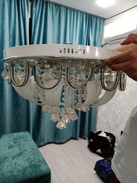 Продам люстру на зал