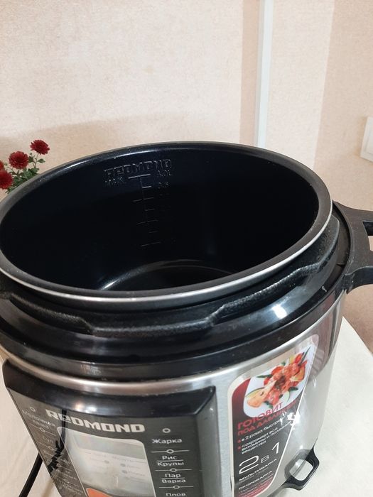 Мультиварка Redmond