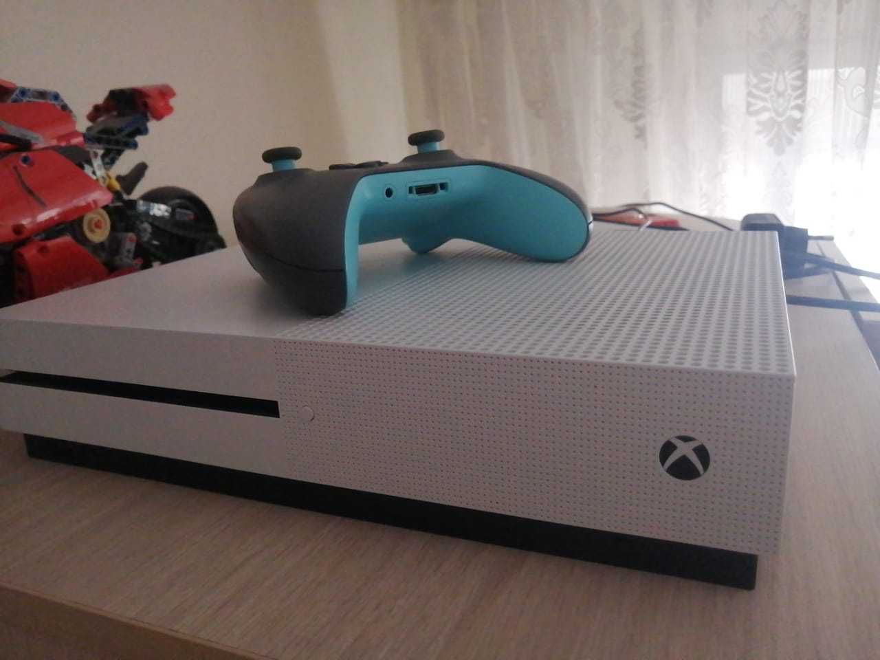 Xbox one s  в идеальном состоянии