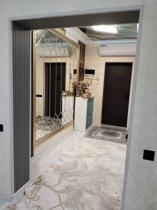 Uy sotiladi 4 xonali 104 kv metr