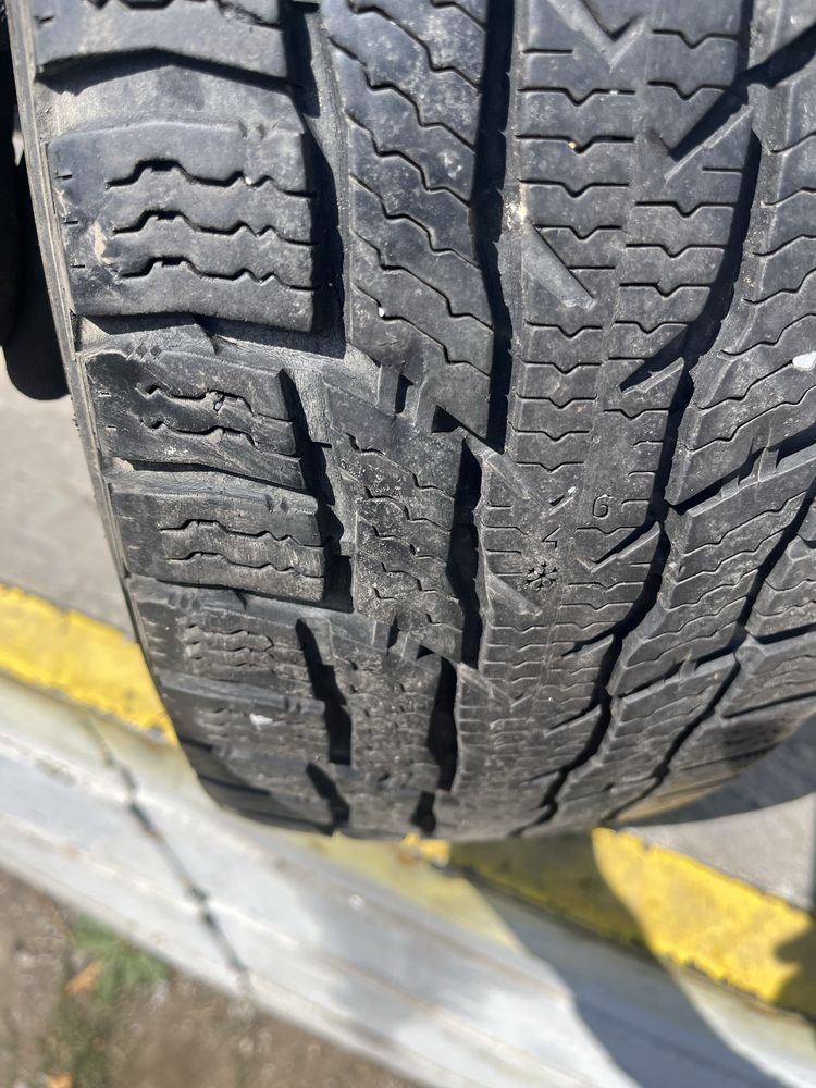 2 бр. гуми за бус 205/75/16C Nokian DOT 1419 6,5 mm