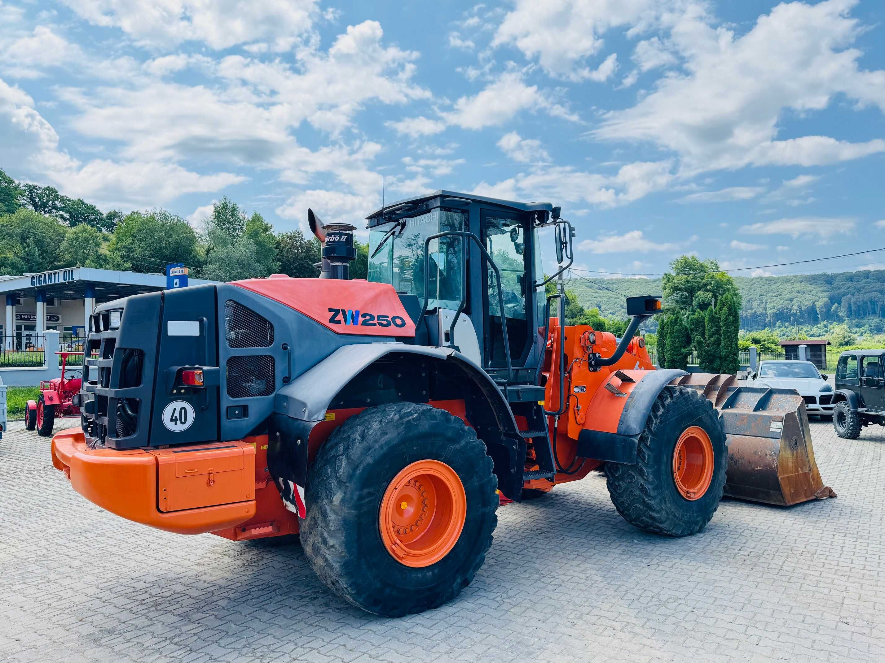 Incarcator frontal Hitachi ZW 250, an 2014, 22 tone, cupa 4 mc, TOP