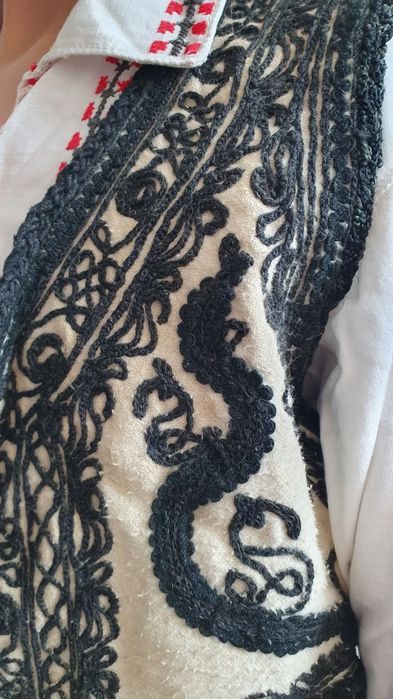 Costum popular copii (baiat) camasa cu pantalon, vesta