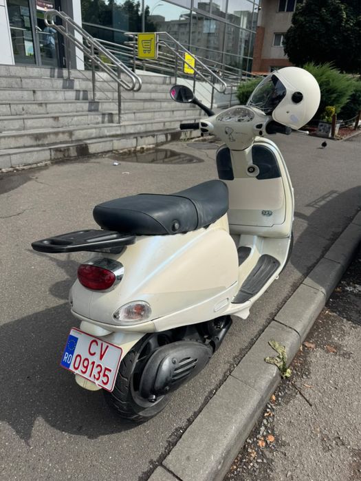 Vand scuter piaggio vespa 125 din 2004