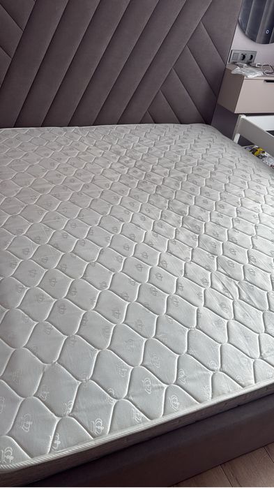 Продам Матрас размер 180*200
