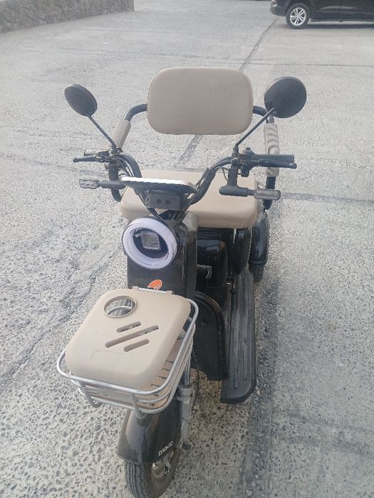 Электроскутер  3 колёсная