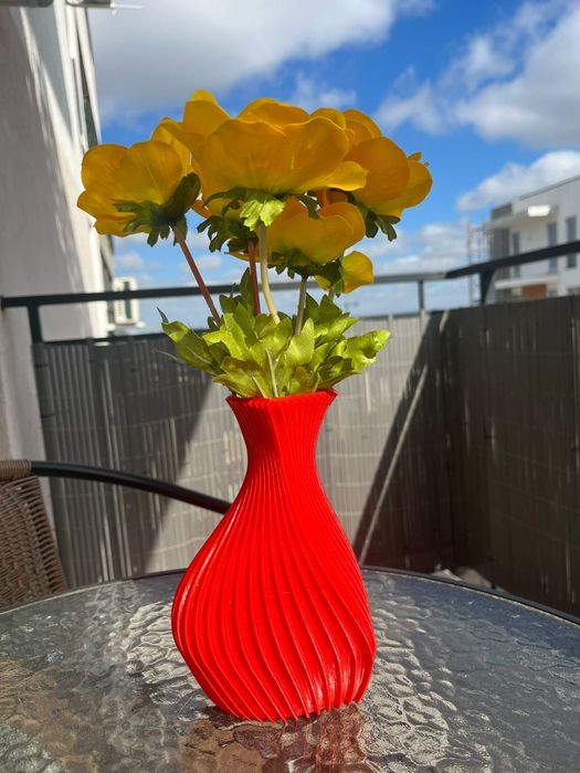 Vază decorativă roșie - print 3D