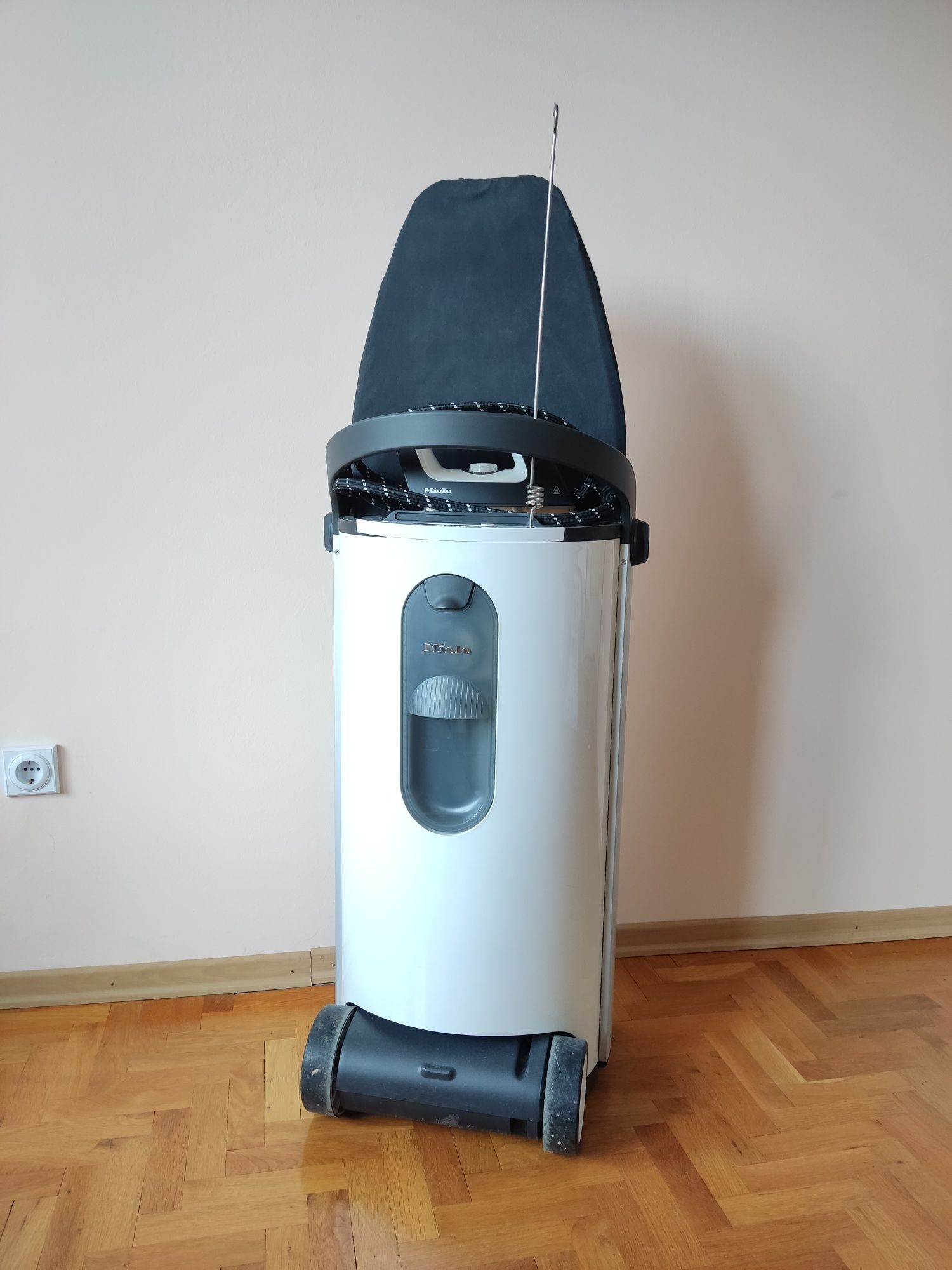 Машина за гладене с парогенератор Miele B1847