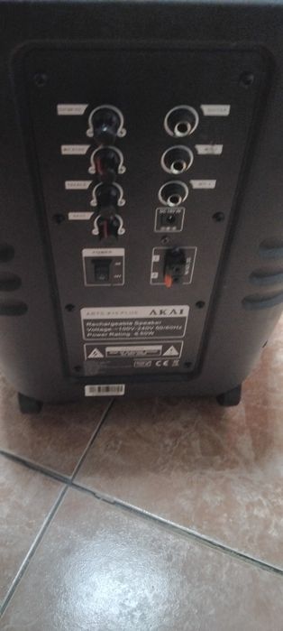 Vând boxe aproape noi