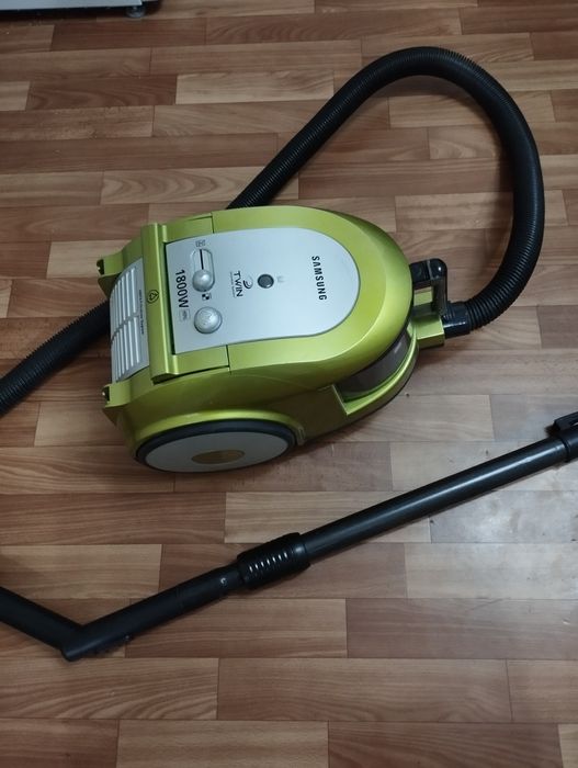 Продам рабочий пылесос самсунг
