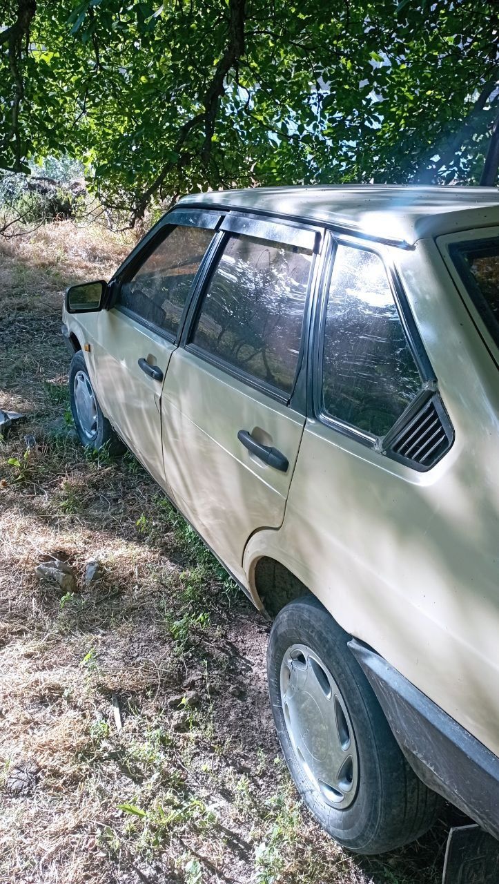 Lada 2109 sotiladi