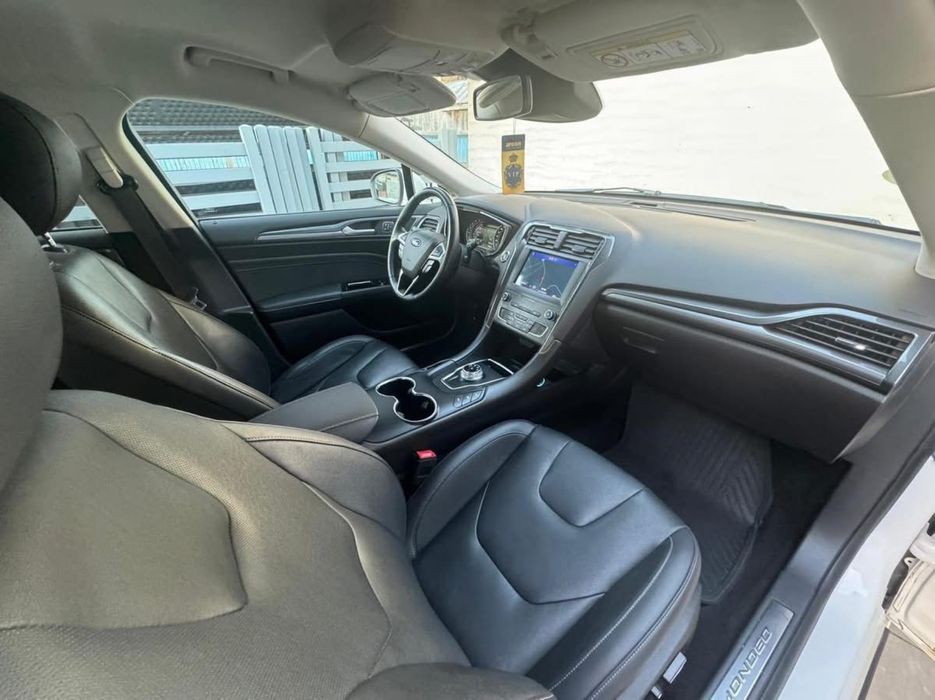 Vand/schimb cu ceva mai mic Ford Mondeo 2020