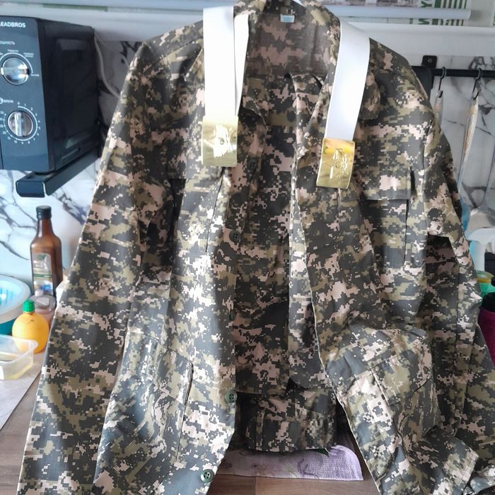 Продам военную форму 52 размер.