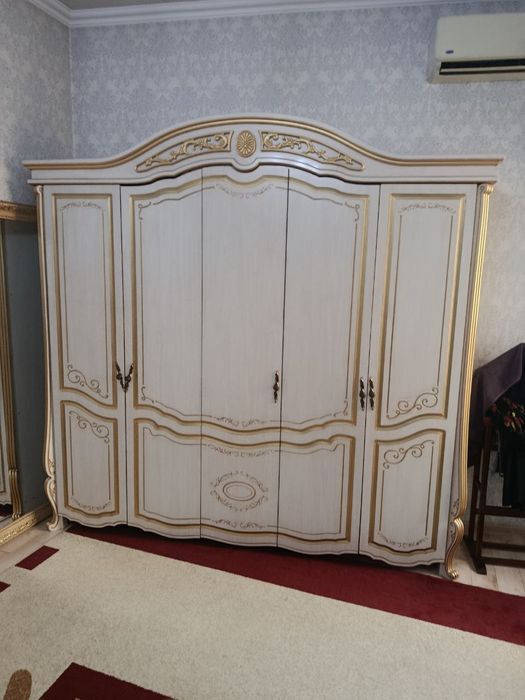 Spalni garnitur sotiladi