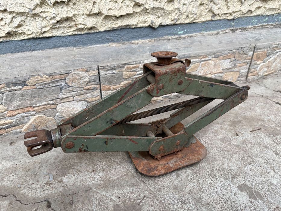 Cric si portbagaj Dacia 1300