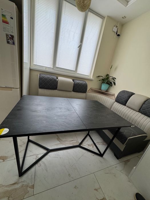 Продам стол с уголком