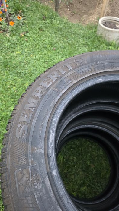 Vand 4 cauciucuri 215 65 R16 Semperit de iarna
