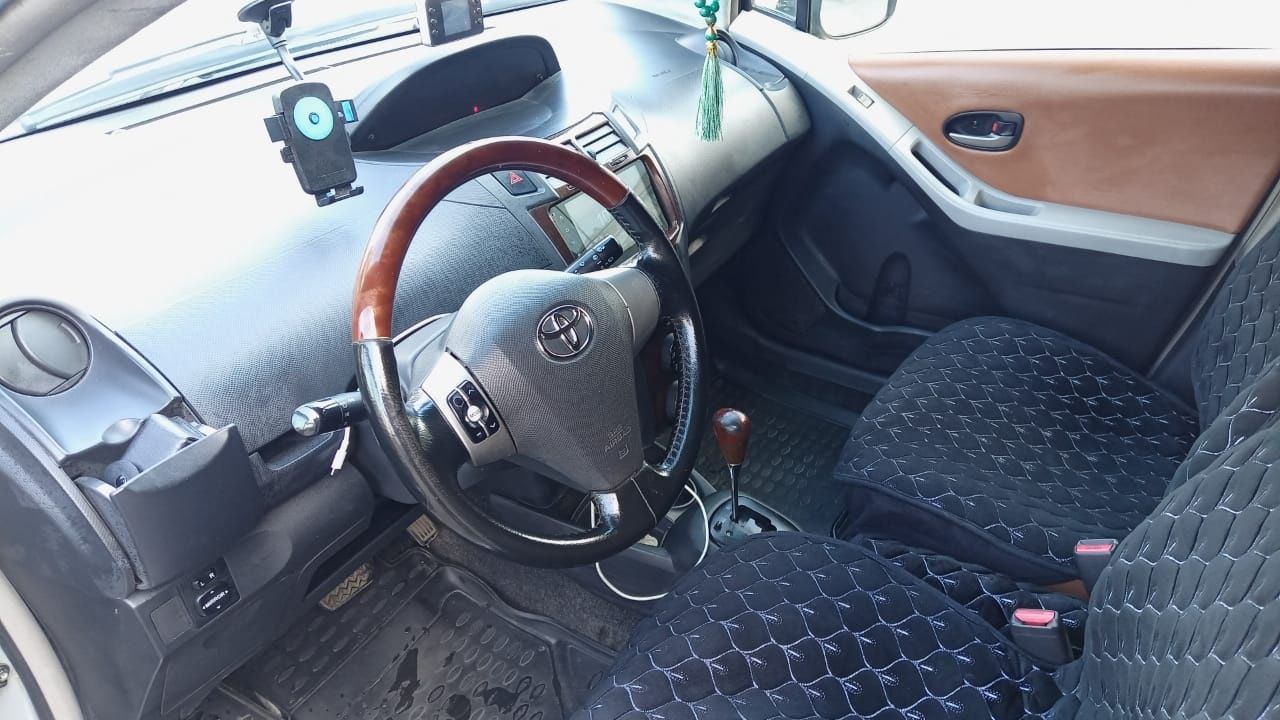 Продам Toyota Yaris 2010г