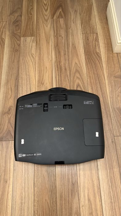 Proiector Epson pentru home cinema 3D Full HD