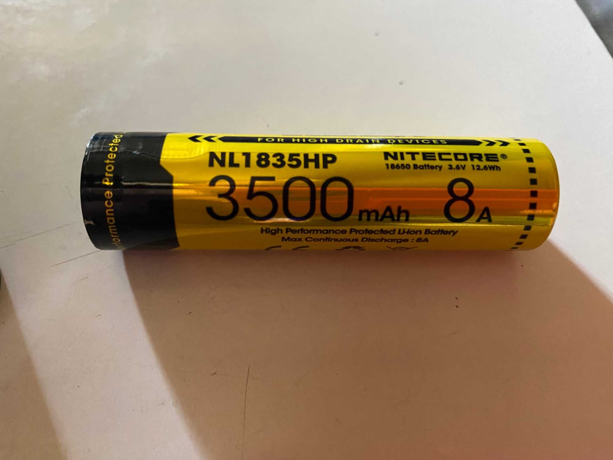 Nitecore LR12 & Nitecore battery 3500 mah 8A