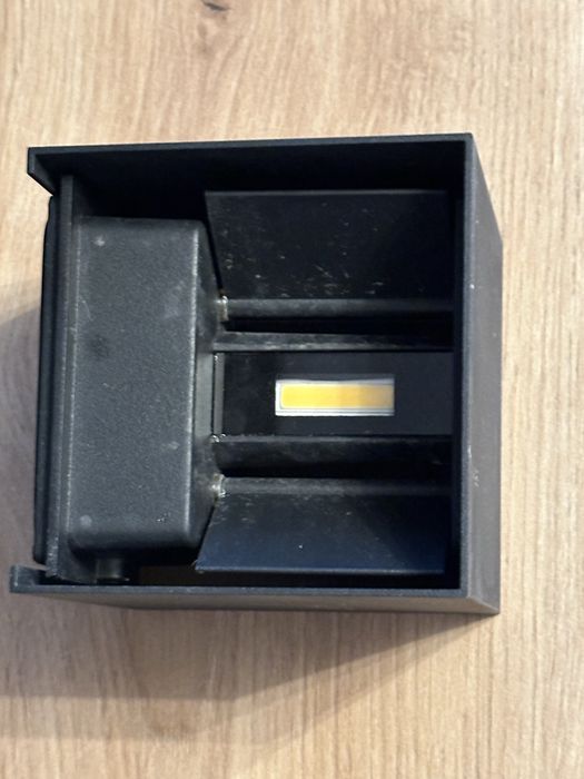 2 aplice LED de exterior cu unghi reglabil