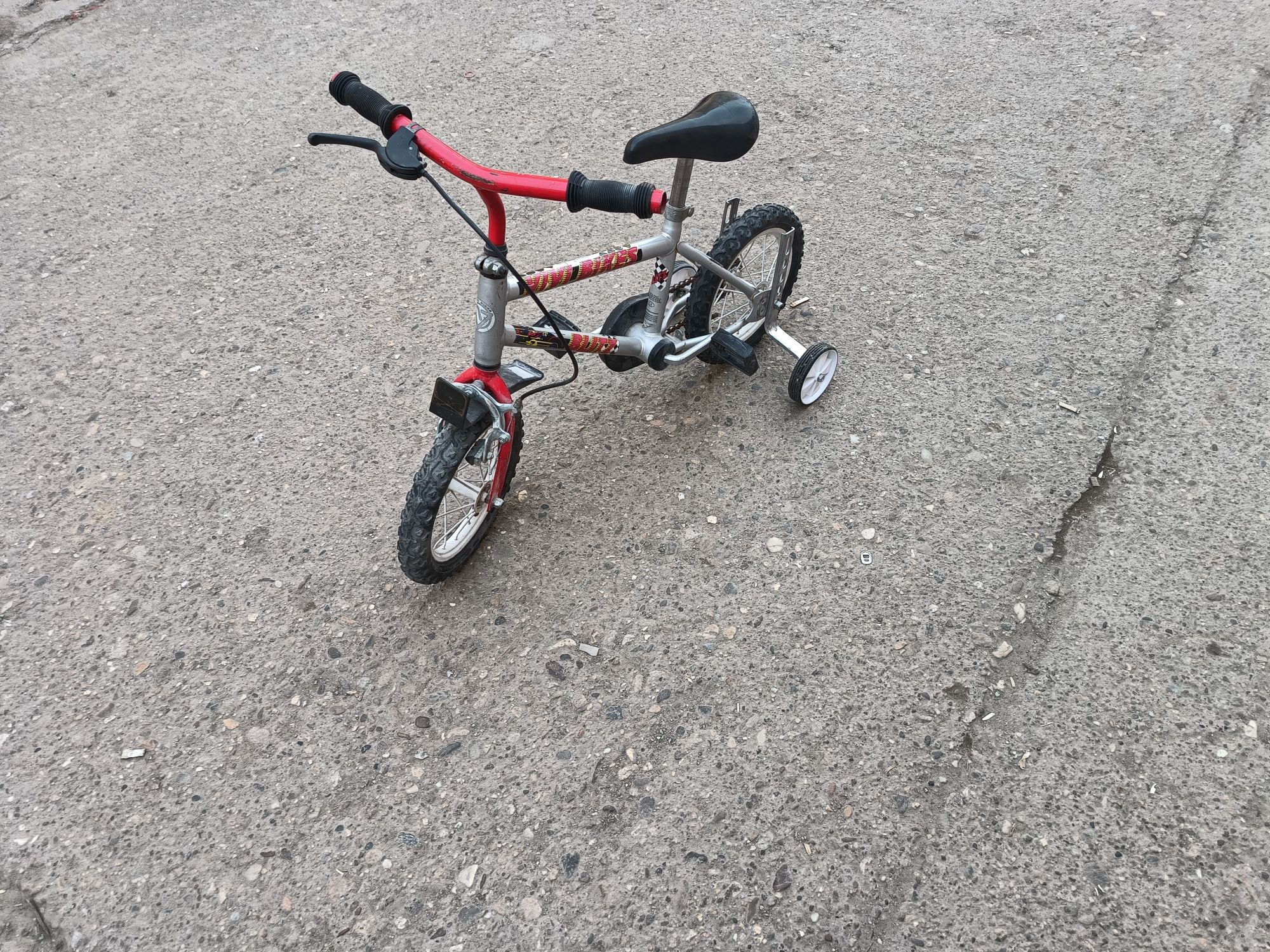Vind bicicleta de copii cu roti de 12