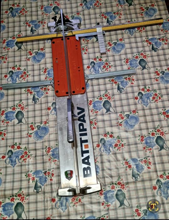 Продам хорошее идеально состояние.плиткорез Battipav profi evo 103
раз