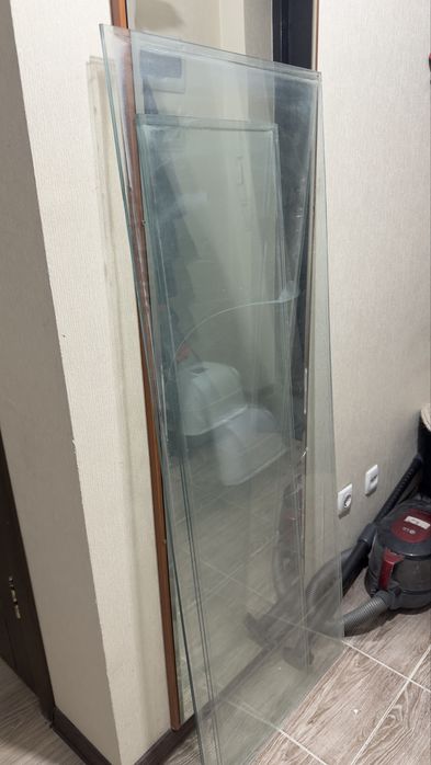 Продам б/у стекла (одинарные), целые