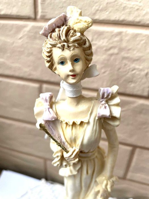 Красива порцеланова дама от Англия