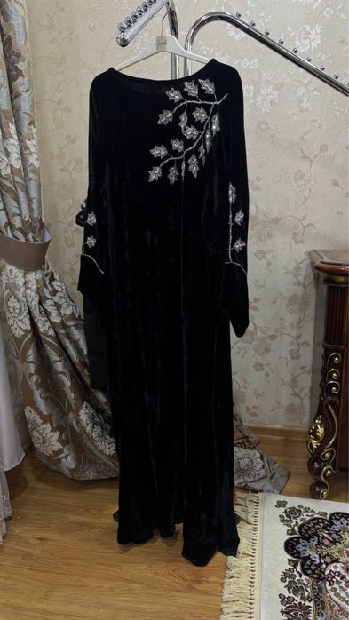 Продаю красивое платье Б/У ( надевала один раз)