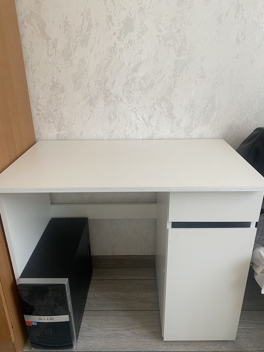 Продам стол новый