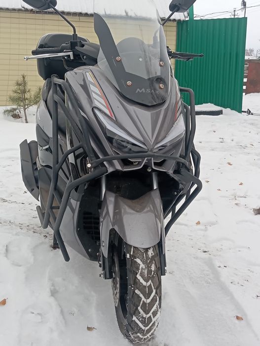 Продам скутер с документами.