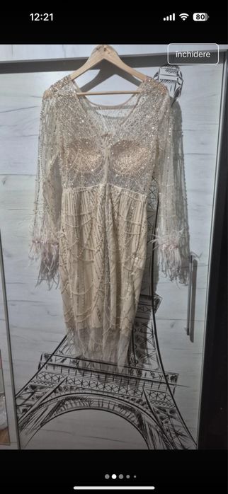 Rochie facuta pe coamanda