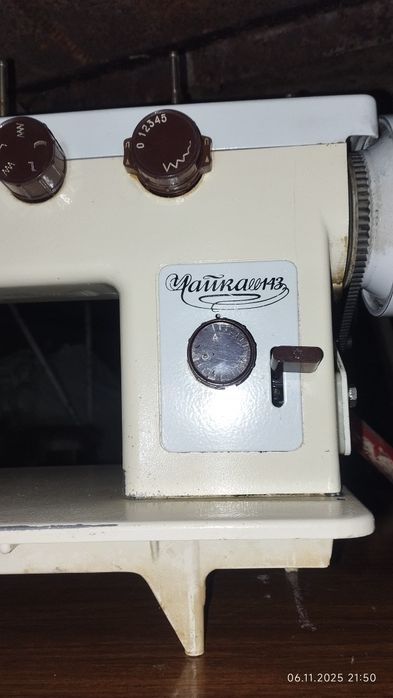 Швейная машинка Чайка-143