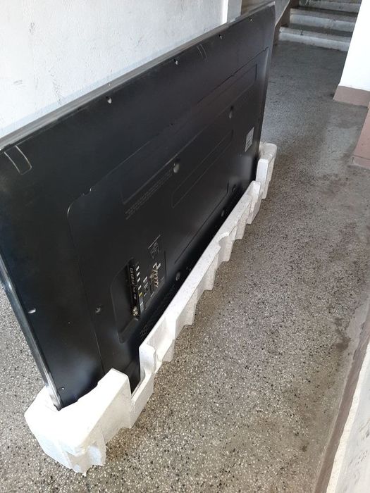 Телевизор Samsung 65 инча за ремонт