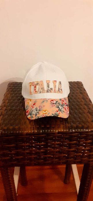 Оригинална шапка с козирка ITALIA, нова